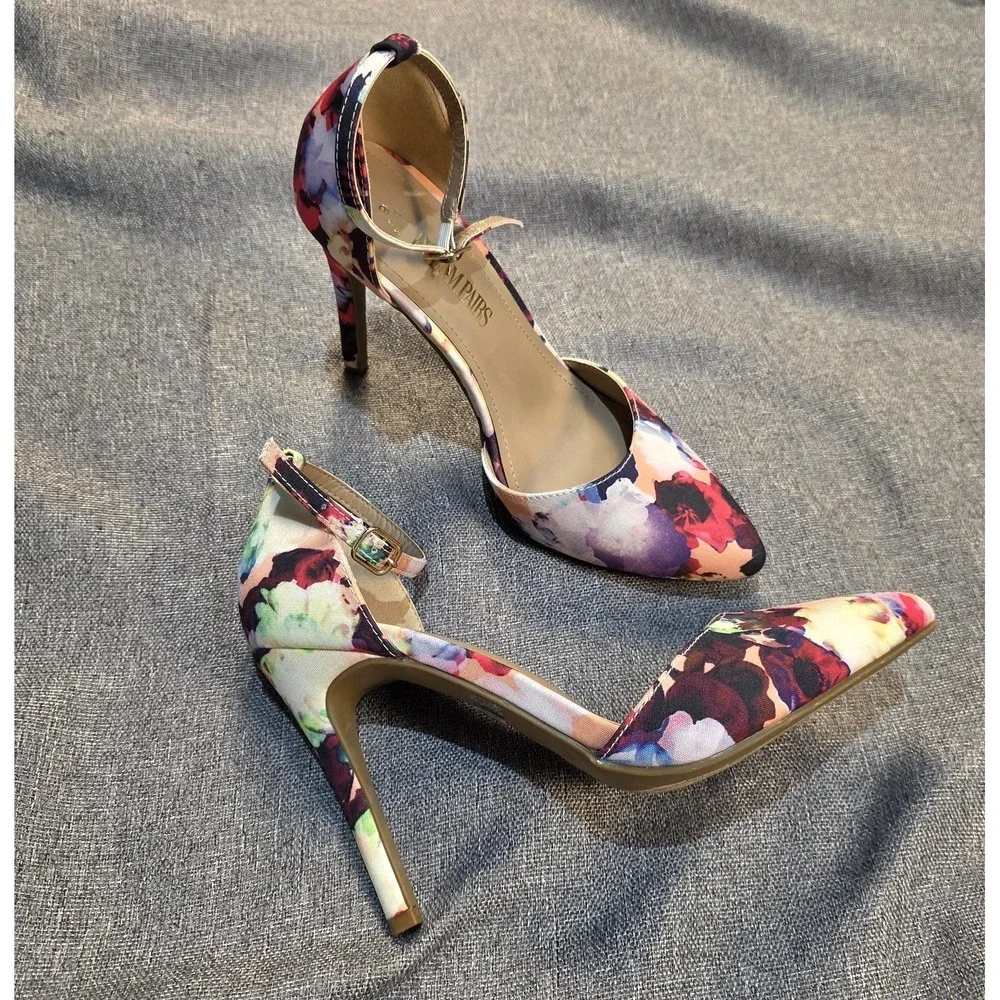 Dream Paris Multi Color Size 8 Heels